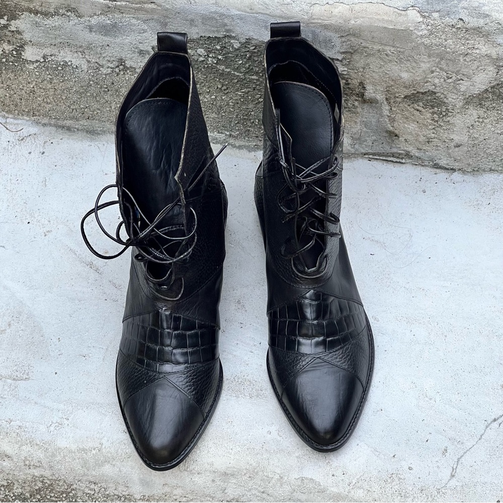 Vintage Joan and David textured leather boots